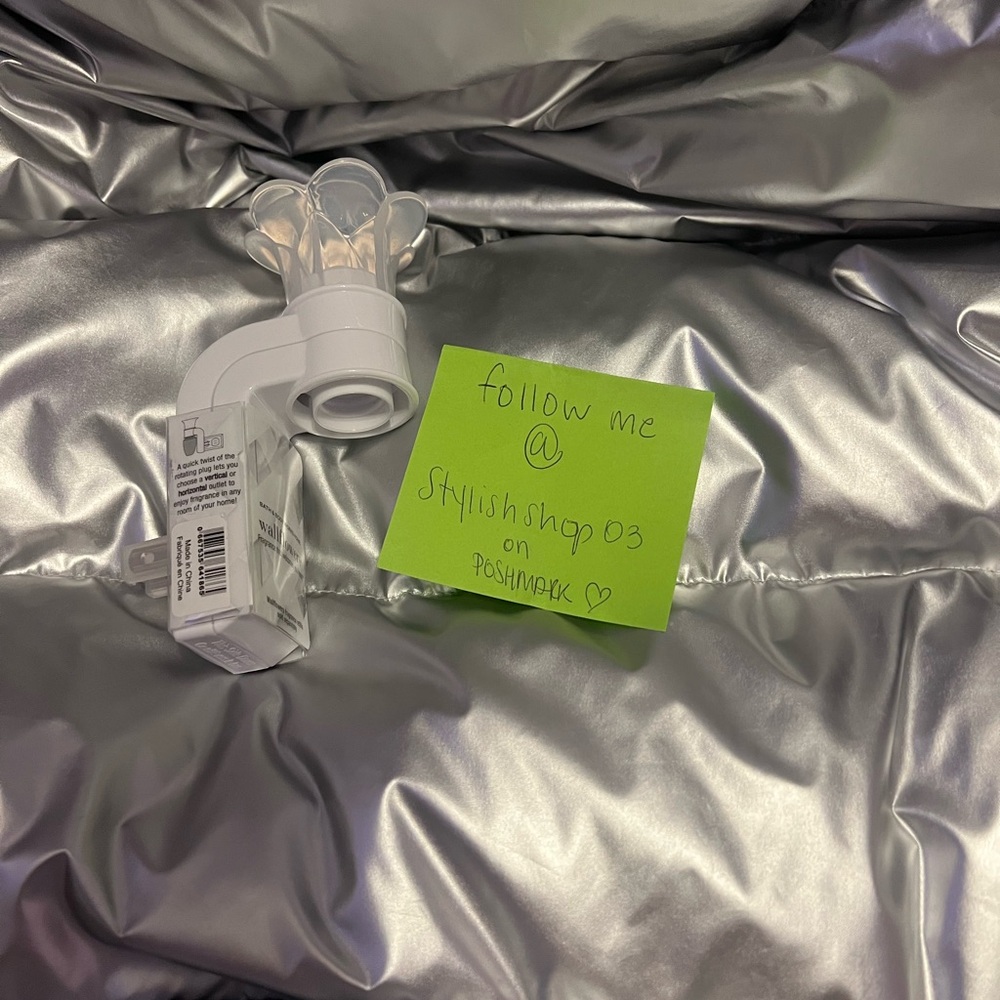 White Flower Wallflower Plug - Bath and Body Works